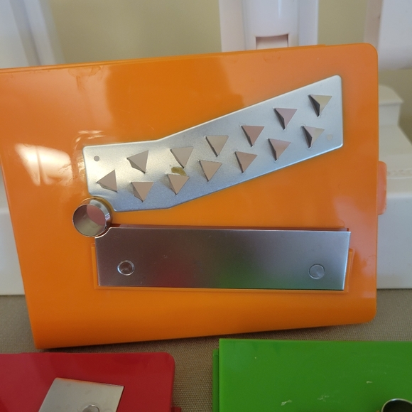 OXO Good Grips 3-blade Tabletop Spiralizer with Stronghold Grip - Picture 5 of 8